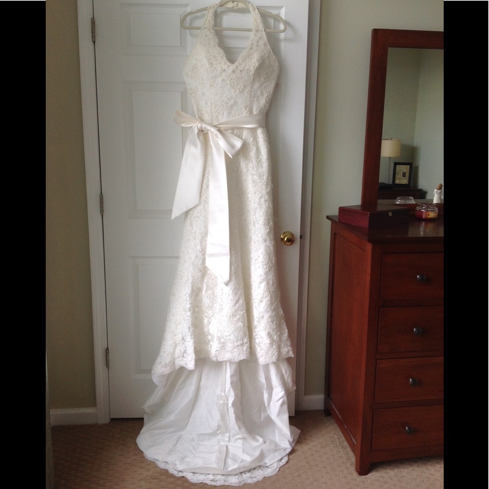 David’s Bridal Ivory Lace Wedding Dress